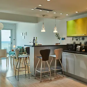 Finikoudes Luxury Ларнака